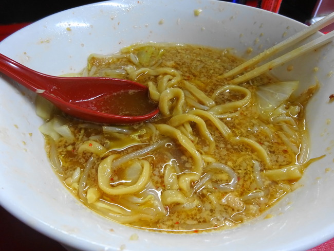 豚男 の小ラーメンもう少しで完食しそうな図