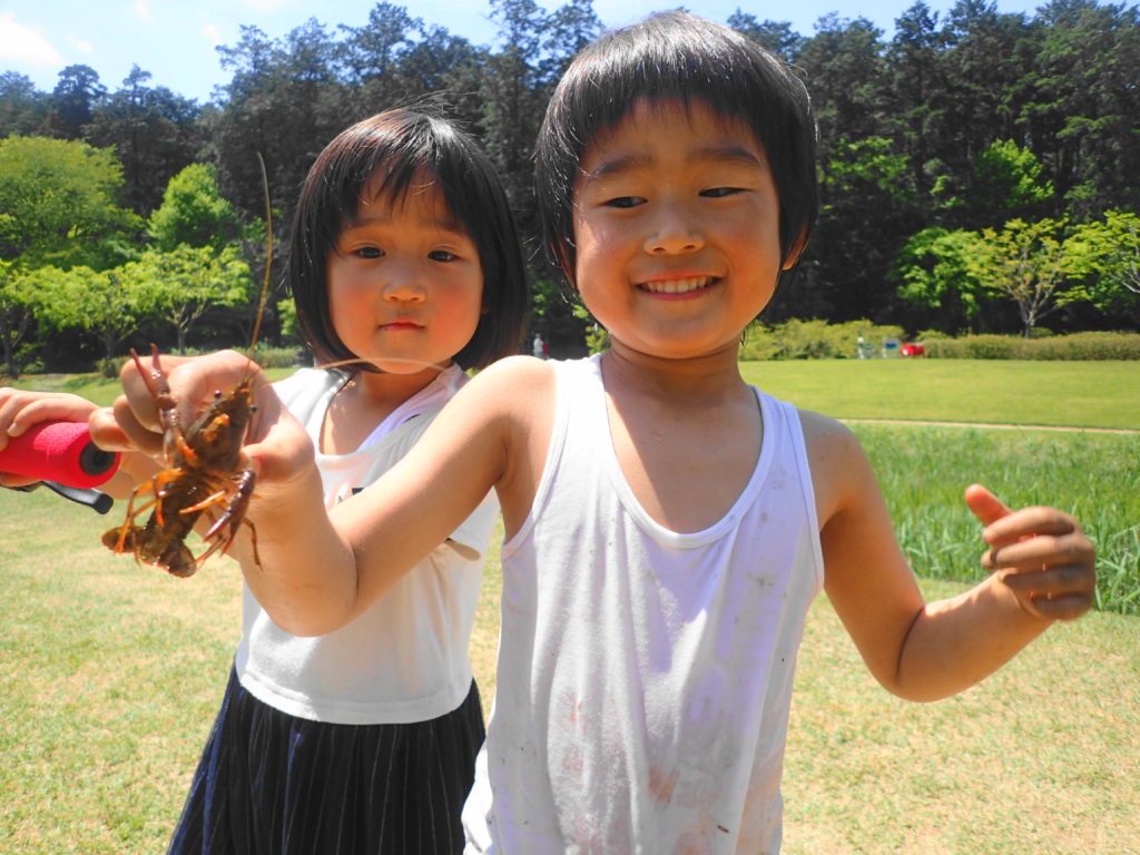 笠間芸術の森公園 川遊びをする子供