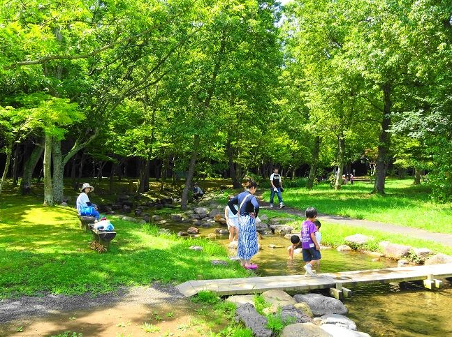 水戸で川遊びが気持ちイイ！千波湖の「せせらぎ広場」 - いばらじお♪