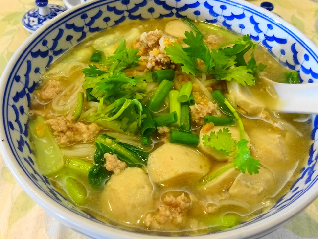 ルアンタイのタイラーメンとトムヤンクンラーメンを実食!! - いばらじお♪