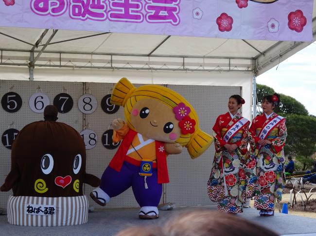 水戸の梅まつりイベント みとちゃんお誕生会の様子