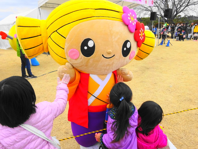 水戸の梅まつりイベント 子供たちに人気のみとちゃん