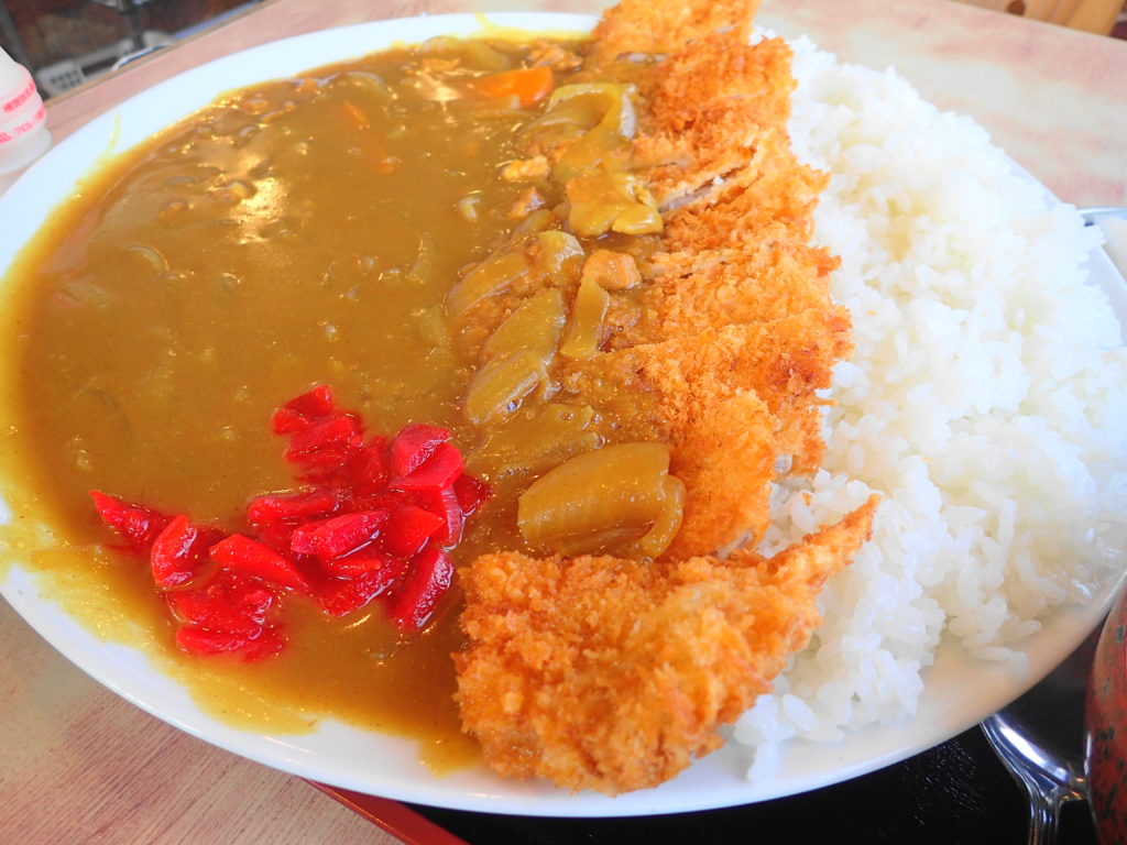 しをみ食堂 のデカ盛りカツカレーのカツ