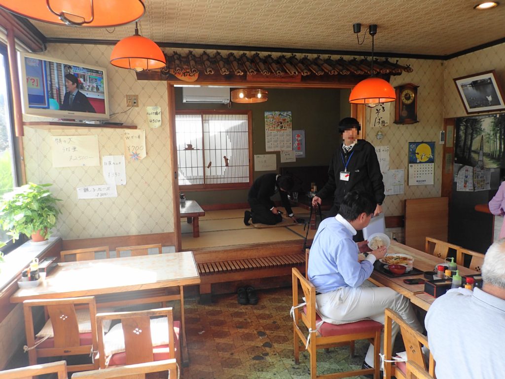 しをみ食堂 の店内