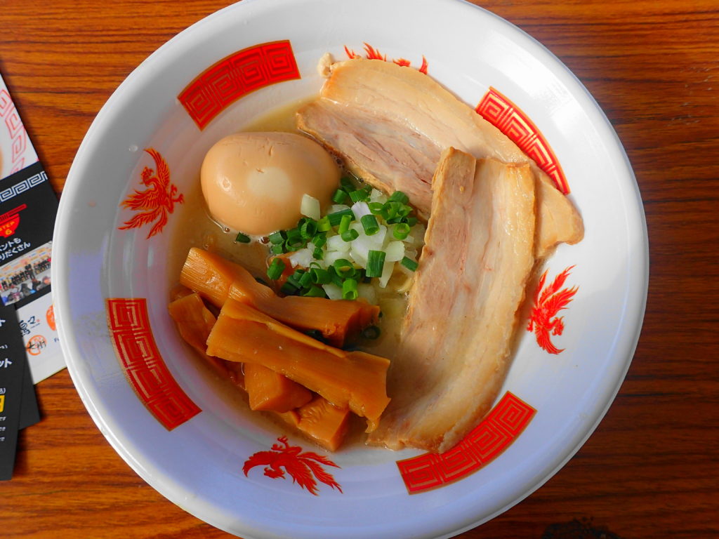 購入した「麺堂 稲葉」のラーメン