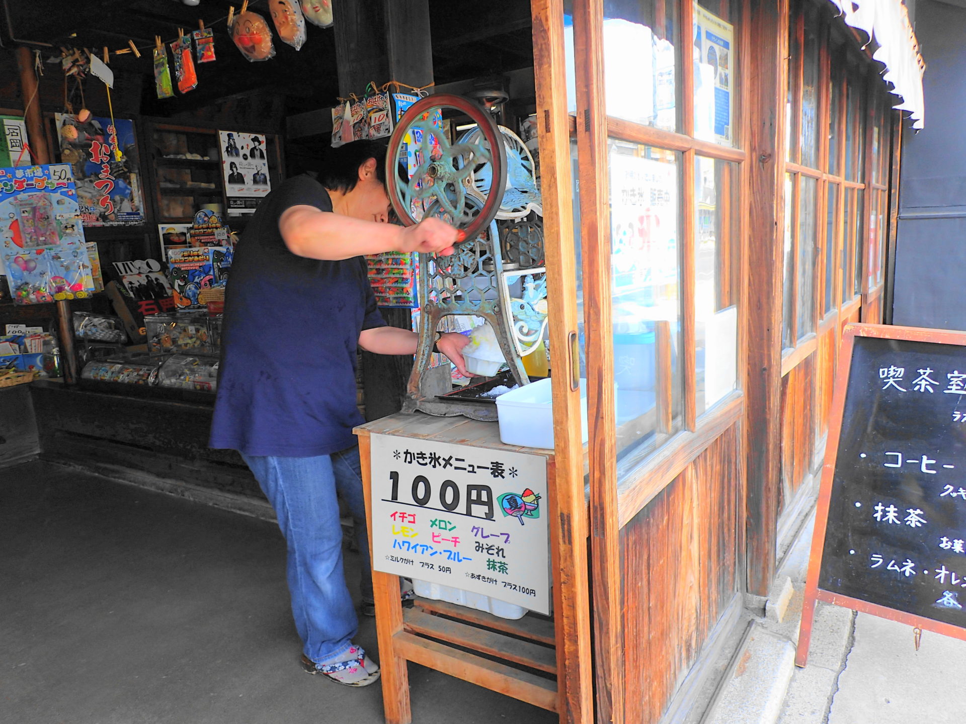 石岡市｜丁子屋で100円かき氷~♪ 江戸時代の建物には懐かしい駄菓子がたくさん！ - いばらじお♪