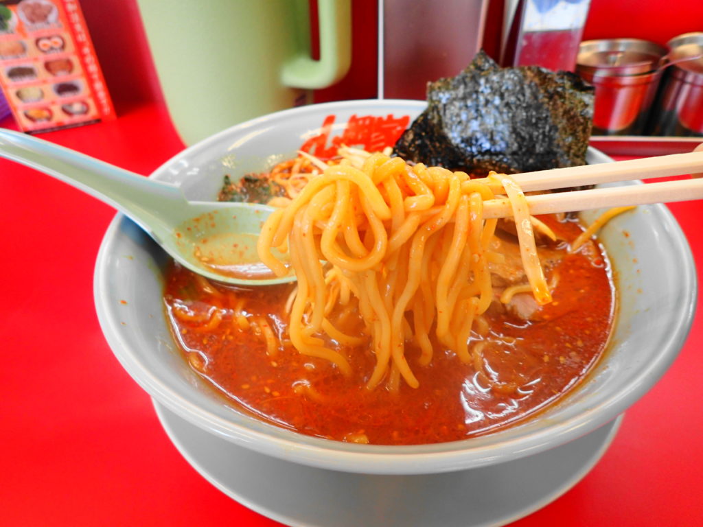 ラーメンを食べる図