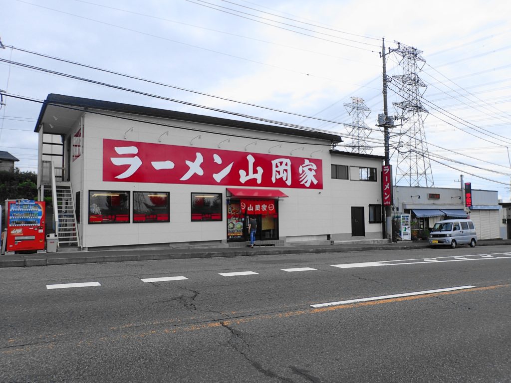 山岡家牛久店の外観1