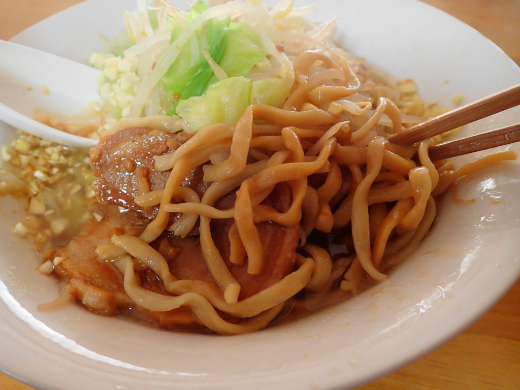 魔人豚の極太麺