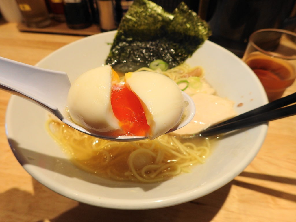 ふるかわ ラーメン の塩らーめんの味玉