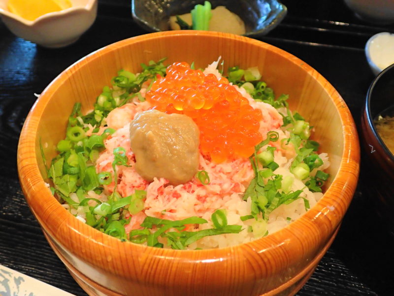 かじま 大洗 | 海鮮丼が人気の店で生本まぐろ丼&かに丼を実食レポ!!