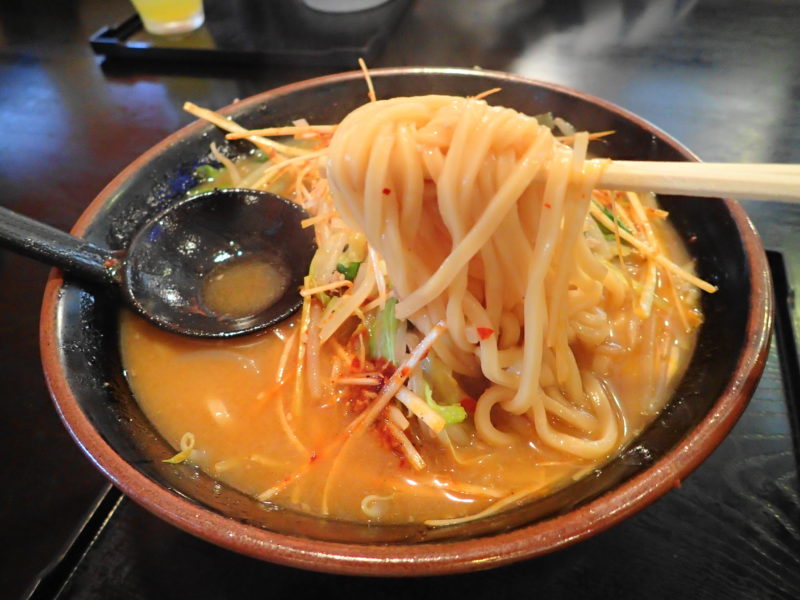 めん王 鹿島 の「ねぎからみそ」の麺