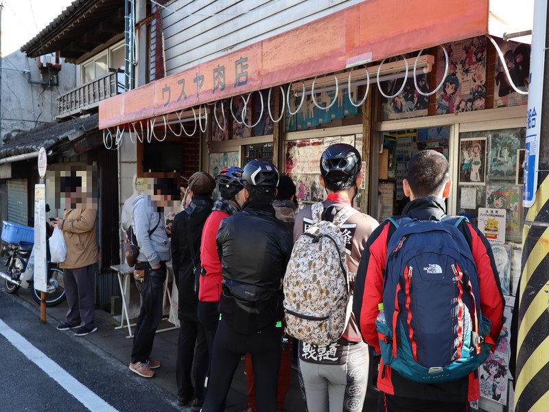 ウスヤ肉店 大洗 外観（混雑時）